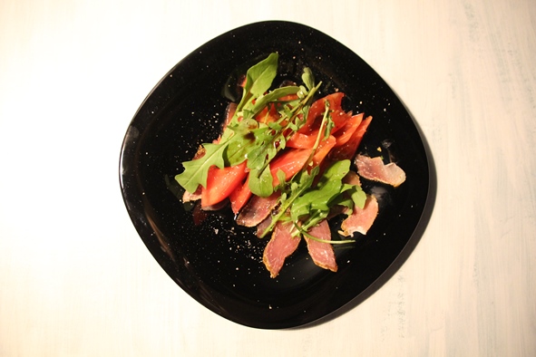 Салат с вяленым мясом  со специями