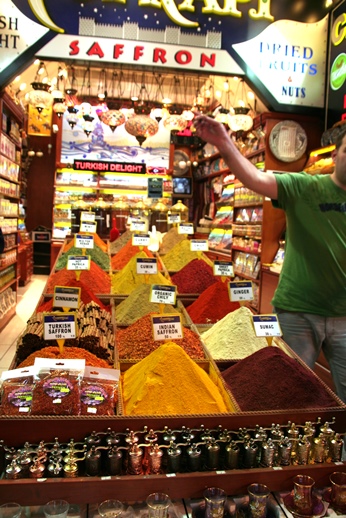 Рынок специй и трав в Стамбуле, Турция