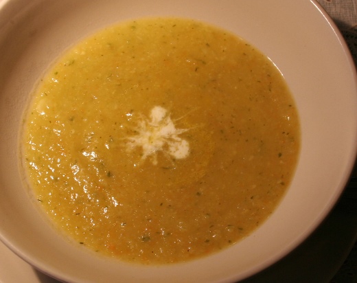 Овощной суп-пюре из кабачков со специями