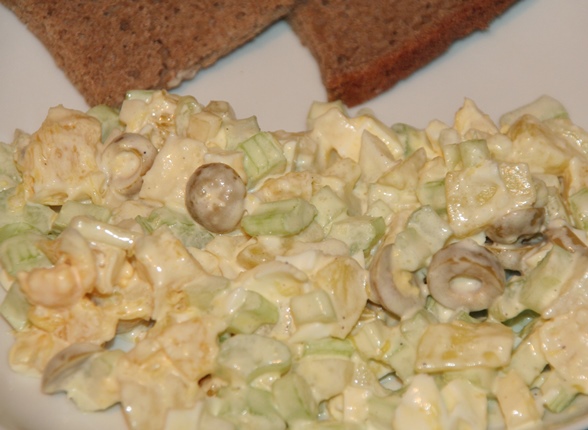 Фруктово-овощной салат с сыром и специями